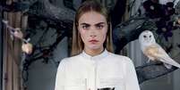<p>Car Delevingne atuou em Anna Karenina, em 2012</p>  Foto: Instagram Mulberry / Reprodu&ccedil;&atilde;o