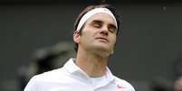 Federer levou 3 sets a 1 e, surpreendentemente, deixou Wimbledon na segunda rodada  Foto: EFE