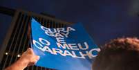 <p>Manifestantes pedem a saída do deputado Marco Feliciano (PSC-SP) da presidência da Comissão de Direitos Humanos da Câmara</p>  Foto: Alice Vergueiro / Futura Press