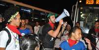 Manifestantes foram às ruas de Vitória da Conquista, no sudoeste baiano em um novo protesto na noite desta quarta-feira  Foto: Anderson Oliveira / vc repórter