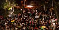 <p>Dezenas de bolivianos fizeram protesto pedindo justiça em frente ao 49º DP no Bairro de São Mateus, em São Paulo (SP), após a morte do menino Brayan Yanarico Capcha</p>  Foto: Peter Leone / Futura Press