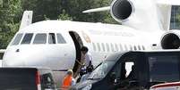 O presidente boliviano, Evo Morales, embarca em seu avião após finalmente ser liberado para deixar a Áustria  Foto: AP