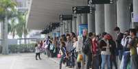 <p>O Terminal Central de Florianópolis ficou completamente tomado de usuários que aguardam por ônibus</p>  Foto: Eduardo Valente / Especial para Terra