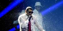 <p>Cantor que se auto-intitula maior fenômeno do pop atual em show em São Paulo</p>  Foto: Ricardo Matsukawa / Terra