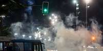 <p>Policias Militares entraram em confronto com manifestantes na noite desta quinta</p>  Foto: Mauro Pimentel / Terra