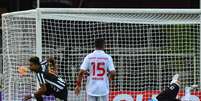 <p>Giva entrou no segundo e precisou de um minuto para abrir o placar</p>  Foto: Fernando Borges / Terra