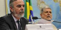 <p>Os ministros Patriota e Amorim em audiência no Congresso</p>  Foto: José Cruz / Agência Brasil