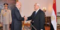 ElBaradei (E) é empossado vice-presidente interino por Mansour  Foto: AFP