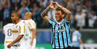 <p>Chileno Vargas anotou dois gols para o time gaúcho ainda no primeiro tempo</p>  Foto: Lucas Uebel/Grêmio / Divulgação