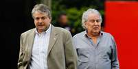 <p>Adalberto (&agrave; esquerda) tem perdido prest&iacute;gio dentro do S&atilde;o Paulo nos &uacute;ltimos meses</p>  Foto: Fernando Dantas / Gazeta Press