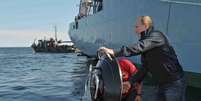 <p>Putin submergiu cerca de 60 metros</p>  Foto: AP