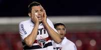 <p>Lúcio ficou marcado por um erro na Copa Libertadores</p>  Foto: Ricardo Matsukawa / Terra