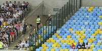 <p>Preço alto das cadeiras tem afastado torcedores do estádio</p>  Foto: Daniel Ramalho / Terra