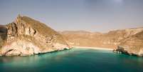 <p>Praias do Oriente Médio misturam beleza e história</p>  Foto: Oman Tourism