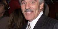 Dennis Farina na premi&egrave;re de 'Snatch', em 2001; ator morreu devido a um coagulo no pulm&atilde;o   Foto: Getty Images 