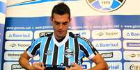 <p>Zagueiro chega por empréstimo de um ano ao clube tricolor</p>  Foto: Lucas Uebel/Grêmio / Divulgação