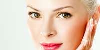 Para n&atilde;o entrar em crise com o aparecimento das rugas, Botox e preenchimento com &aacute;cido hialur&ocirc;nico prometem retardar o envelhecimento facial  Foto: Shutterstock