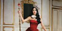 <p>Katy Perry vira rainha em campanha de perfume</p>  Foto: Facebook / Reprodução