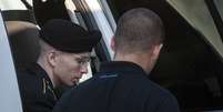 Bradley Manning é escoltado na chegada ao tribunal  Foto: AFP