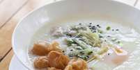 <p>O mingau de aveia também pode ser salgado, acompanhado de legumes e ovos</p>  Foto: Getty Images 