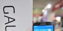 O Galaxy S4 é um dos principais smartphones da Samsung  Foto: AFP