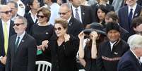 <p>Presidente Dilma Rousseff assiste à cerimônia ao lado dos governantes da Argentina, Cristina Kirchner, e da Bolívia, Evo Morales, e do ministro brasileiro das Relações Exteriores, Antônio Patriota</p>  Foto: Beth Santos / PCRJ / Divulgação