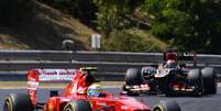 <p>Massa correu o GP da Hungria pressionado, mas foi prejudicado por problema na asa</p>  Foto: AFP