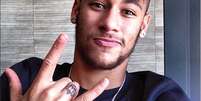 <p>Com cabelo pintado, Neymar chegou à Espanha neste domingo sem alarde</p>  Foto: Instagram / Reprodução