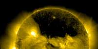 <p>Buraco no Sol foi registrado pela Nasa em julho: inversão de campo magnético deve ocorrer em breve</p>  Foto: Nasa / Divulgação