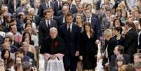 Os príncipes de Astúrias, Felipe e Letícia, chegam à catedral de Santiago de Compostela para homenagem  Foto: EFE