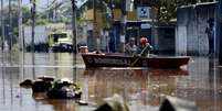 Ruas ficaram alagadas após o rompimento de uma adutora na zona oeste do Rio de Janeiro  Foto: Daniel Ramalho / Terra