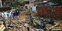 <p>Rompimento de adutora na terça-feira causou a morte de uma menina de três anos e destruiu casas e veículos na zona oeste do Rio de Janeiro</p>  Foto: Daniel Ramalho / Terra