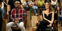 <p>Fernanda Vasconcelos brincou com Anderson Silva durante Altas Horas</p>  Foto: Bruno Santos / Terra