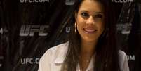 <p>Musa, Camila Oliveira foi paparicada e admirada durante evento que antecede o UFC 163</p>  Foto: Mauro Pimentel / Terra