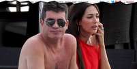 Simon Cowell em momento de descanso em St. Barts ao lado da socialite Lauren Silverman, em 2012  Foto: US Weekly / Reprodu&ccedil;&atilde;o