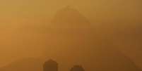 Neblina encobriu nesta quinta-feira o Rio de Janeiro e fechou os aeroportos Tom Jobim e Santos Dumont  Foto: Alessandro Buzas / Futura Press