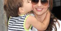 Na manh&atilde; da &uacute;ltima quarta-feira (31), Miranda Kerr foi fotografada durante passeio com o filho, Flynn, de 2 anos, pelas ruas de Nova York, nos Estados Unidos. A modelo &eacute; casada com o ator Orlando Bloom  Foto: The Grosby Group