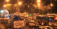 Blitz Lei Seca montada em frente ao Shopping Rio Sul, em Botafogo  Foto: Marcelo Horn / Governo do Rio de Janeiro