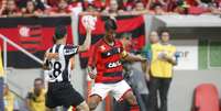 <p>L&eacute;o Moura &eacute; um dos jogadores do Flamengo a endossar as reivindica&ccedil;&otilde;es</p>  Foto: Adalberto Marques (Agif) / Gazeta Press