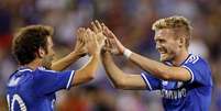 <p>Reforço do Chelsea para a temporada, alemão Schürrle (à dir.) comemora seu gol com Juan Mata</p>  Foto: Reuters