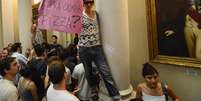 <p>Manifestantes invadiram a Câmara de Vereadores para acompanhar a instalação da CPI</p>  Foto: Daniel Ramalho / Terra