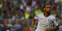 Wesley comemora depois de fazer o gol da vitória do Palmeiras sobre o Paraná; volante pode deixar a equipe alviverde  Foto: Marcelo Pereira / Terra