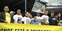 <p>Família do ajudante de pedreiro Amarildo de Souza participa de protesto organizado por ONGs na Rocinha</p>  Foto: Tânia Rêgo / Agência Brasil