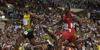 <p>Bolt supera Gatlin nos 100 m em Moscou</p>  Foto: AP