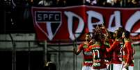 Jogadores da Portuguesa comemoram gol de Diogo no primeiro tempo  Foto: Bruno Santos / Terra