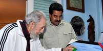 Fidel recebe presente do venezuelano Nicolás Maduro em imagem divulgada no dia 27 de fevereiro  Foto: AP