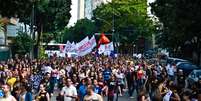 Cerca de três mil pessoas participam do protesto, de acordo com os organizadores  Foto: Reynaldo Vasconcelos / Futura Press