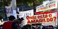 Manifestantes piden una respuesta de las autoridades sobre el paradero de Amarildo  Foto: Daniel Ramalho / Terra