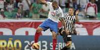 <p>Erros fizeram o jogo entre Bahia e Santos ser equilibrado o tempo todo</p>  Foto: Eduardo Martins/ A Tarde / Futura Press