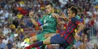 <p>Neymar atuou aberto pela esquerda e teve participa&ccedil;&atilde;o t&iacute;mida</p>  Foto: Reuters